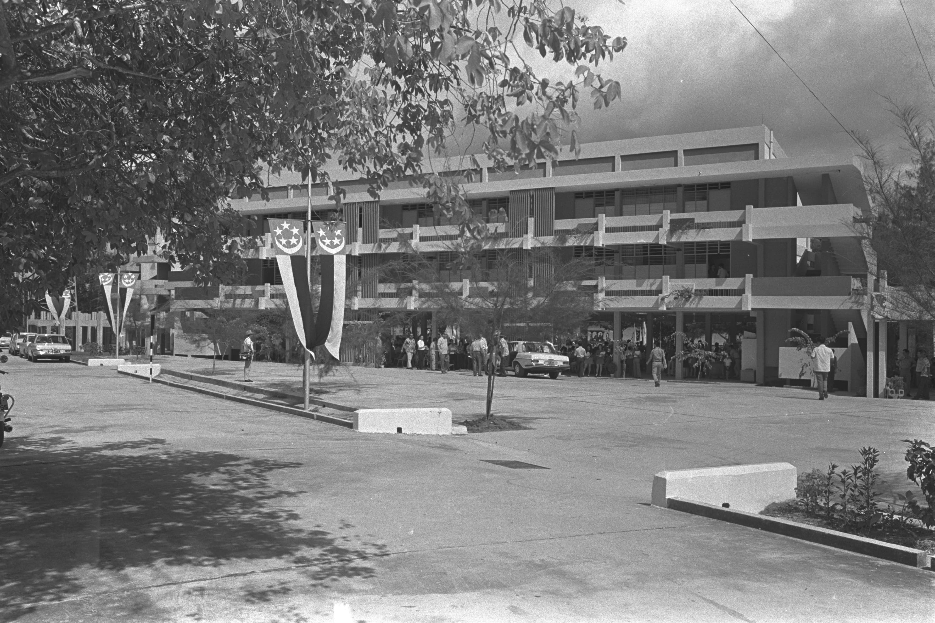 The People’s Association Holiday Flats offered affordable beachfront accommodation by the sea, 1973. Ministry of Information and the Arts Collection, courtesy of the National Archives of Singapore.